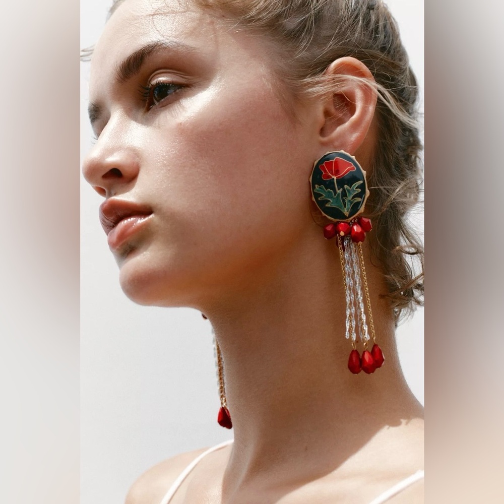 ZARA FLORAL BEADED BUTTON EARRINGS
GOLDEN
